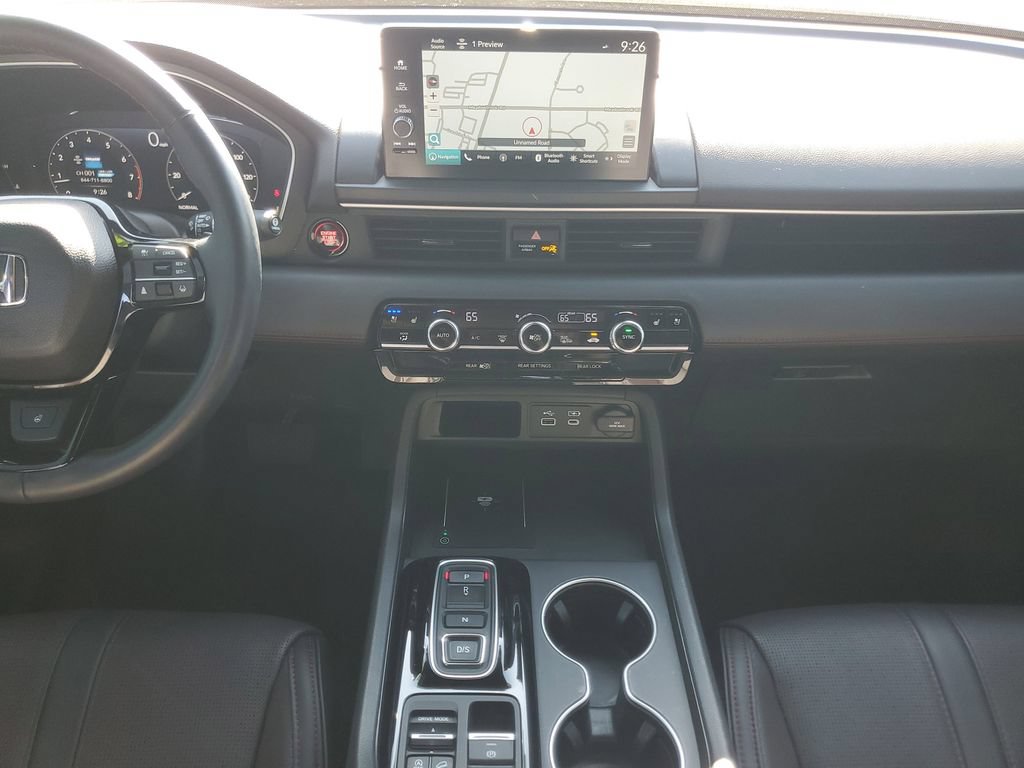 Used 2025 Honda Pilot Black Edition image 32