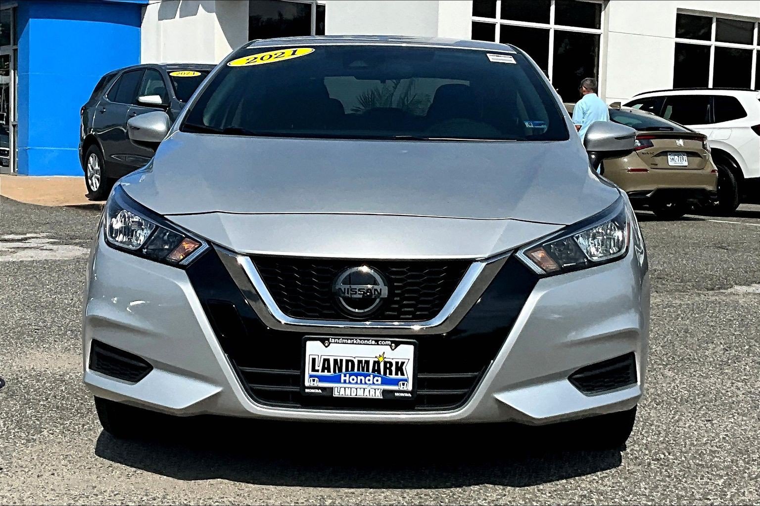 Used 2021 Nissan Versa SV FWD image 3