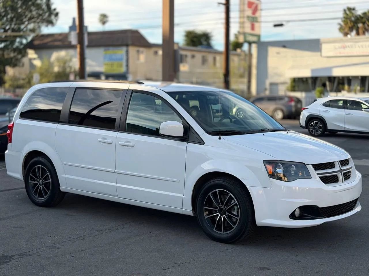 Used 2017 Dodge Grand Caravan GT image 18