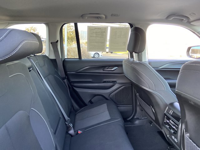 Used 2024 Jeep Grand Cherokee Laredo image 21