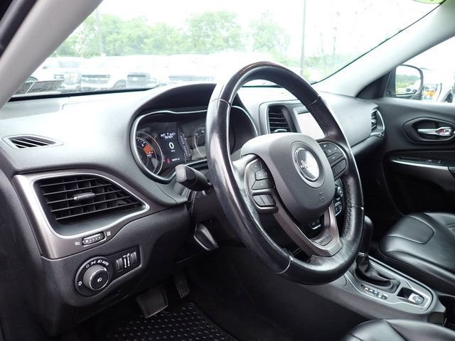 Used 2020 Jeep Cherokee Latitude Plus w/ Cold Weather Group AWD/4WD image 15