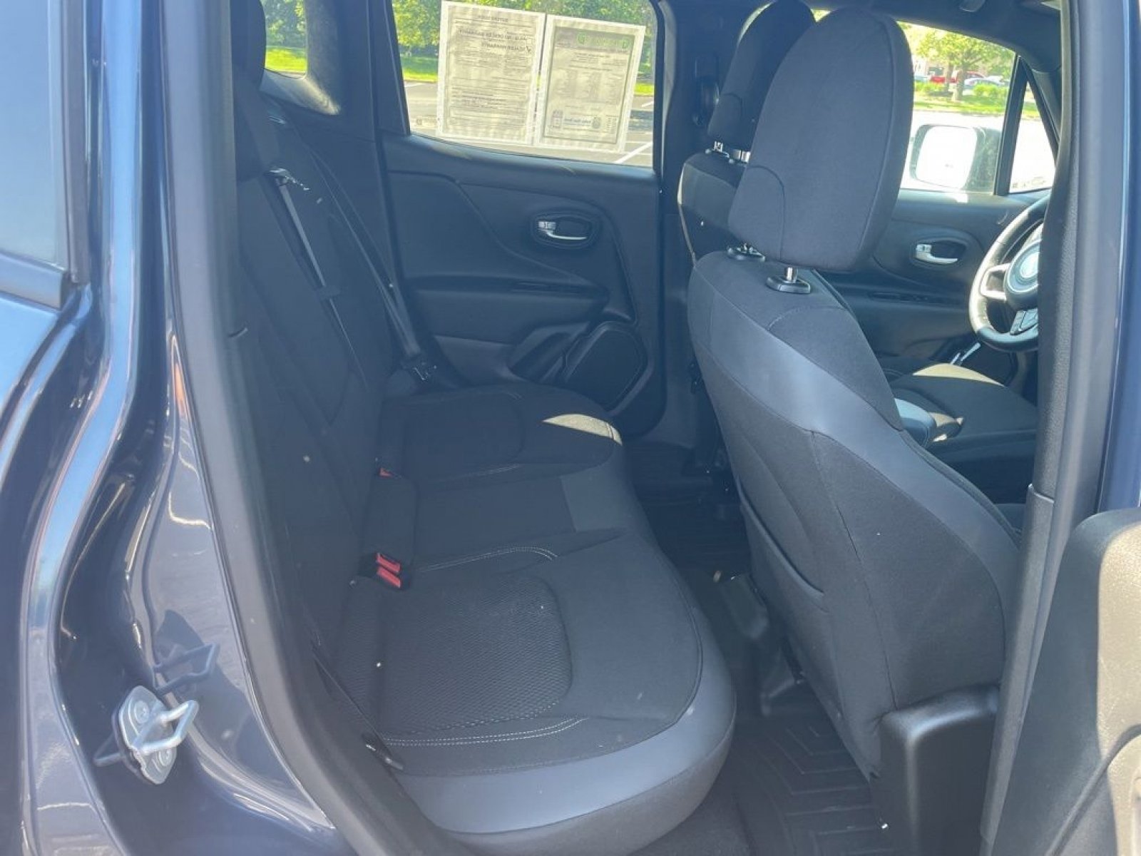 Used 2022 Jeep Renegade Altitude w/ Convenience Group AWD/4WD image 19