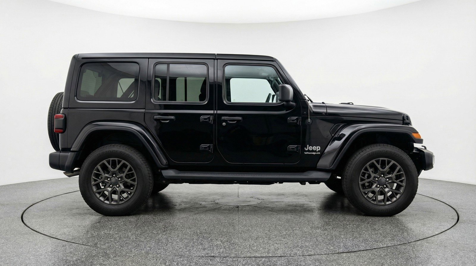 Used 2025 Jeep Wrangler Sahara image 11