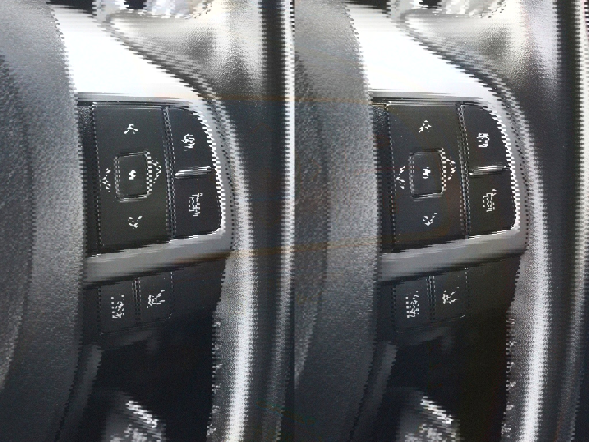 Used 2020 Lexus LX 570 4WD w/ Luxury Package image 12