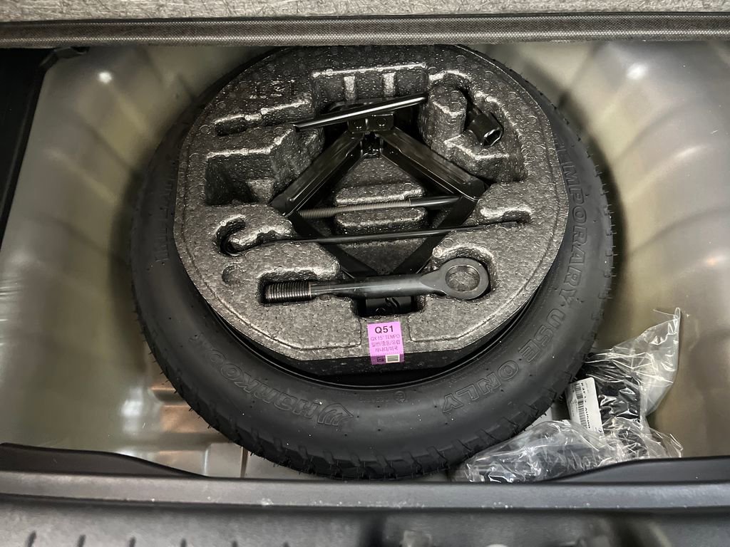 Used 2025 Hyundai Venue SE image 32