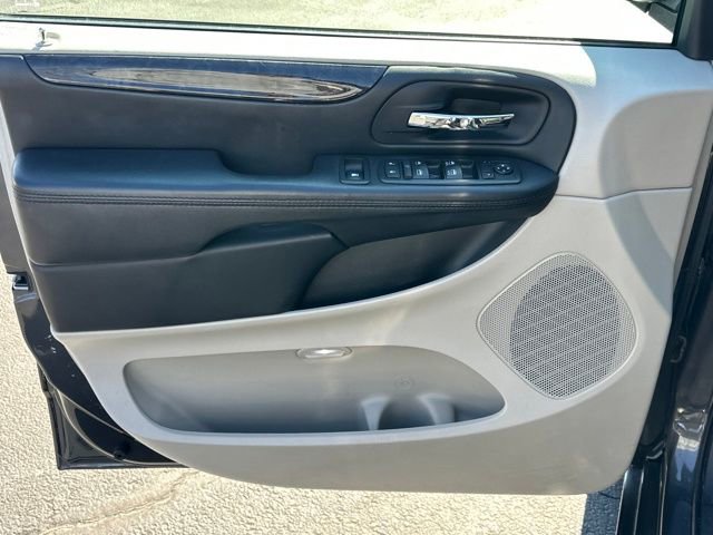 Used 2016 Dodge Grand Caravan SXT w/ Rear Park Assist Package image 11