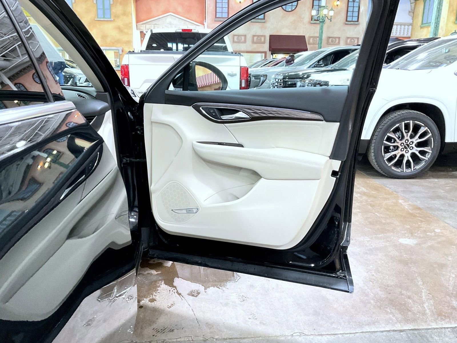 Used 2023 Buick Envision Avenir image 16