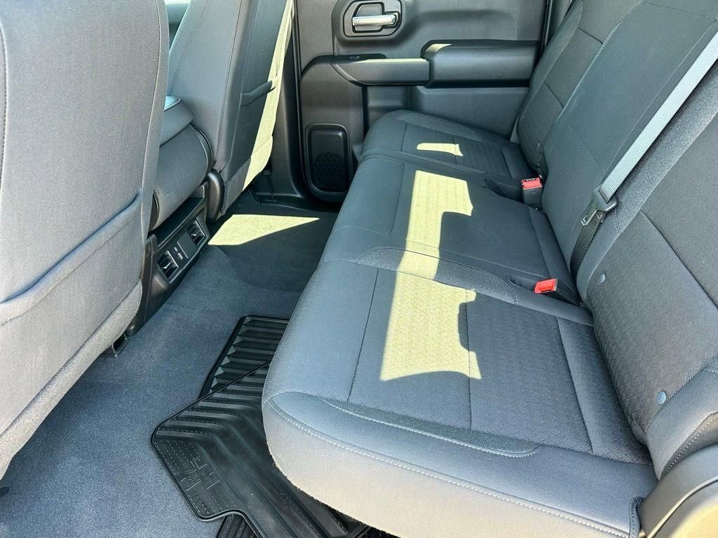 Used 2025 Chevrolet Silverado 2500 Custom w/ Custom Value Package image 7