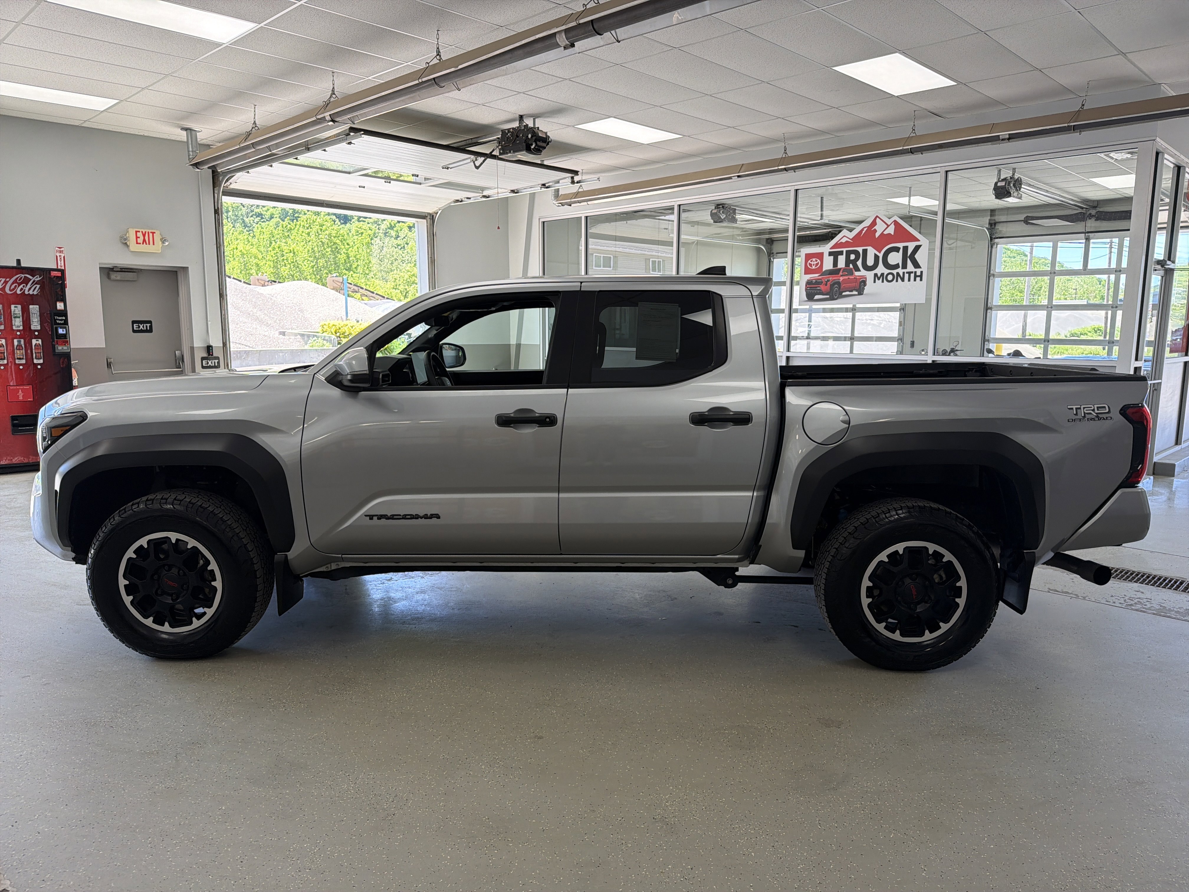 Used 2024 Toyota Tacoma 4x4 Double Cab image 5