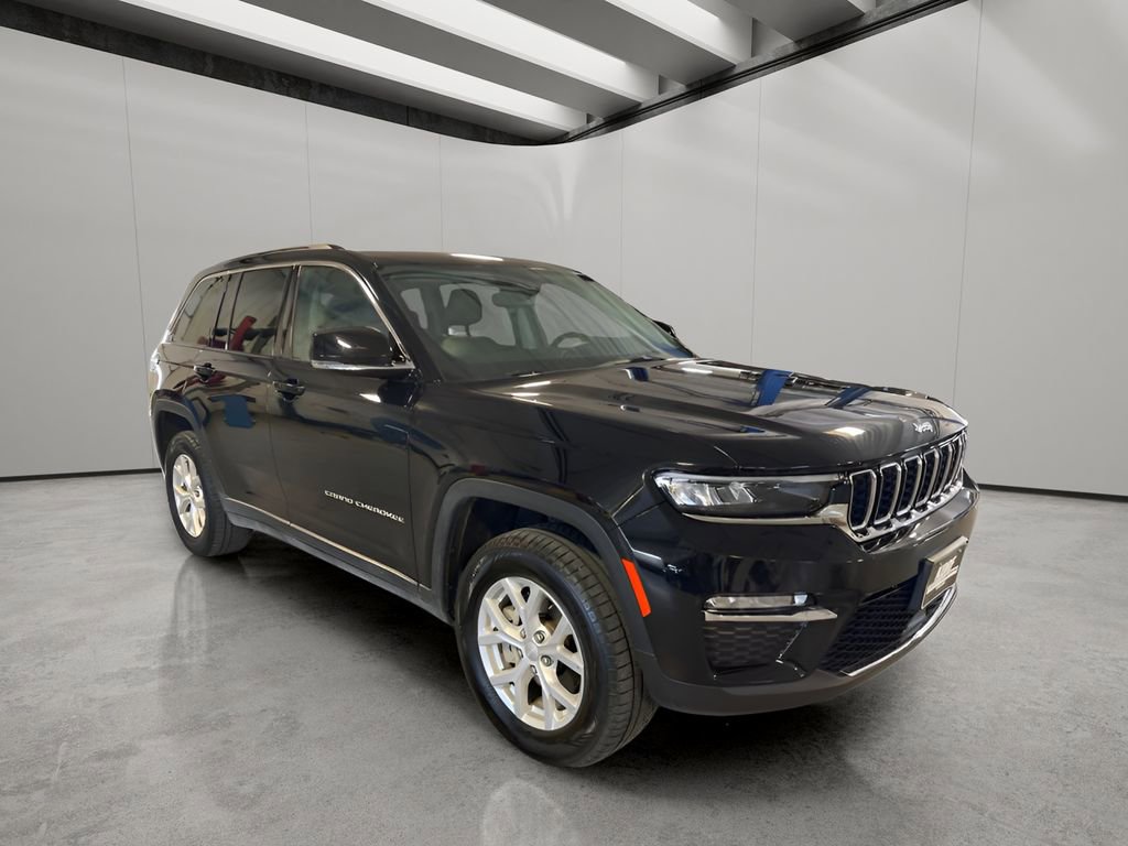 Used 2023 Jeep Grand Cherokee Limited image 3