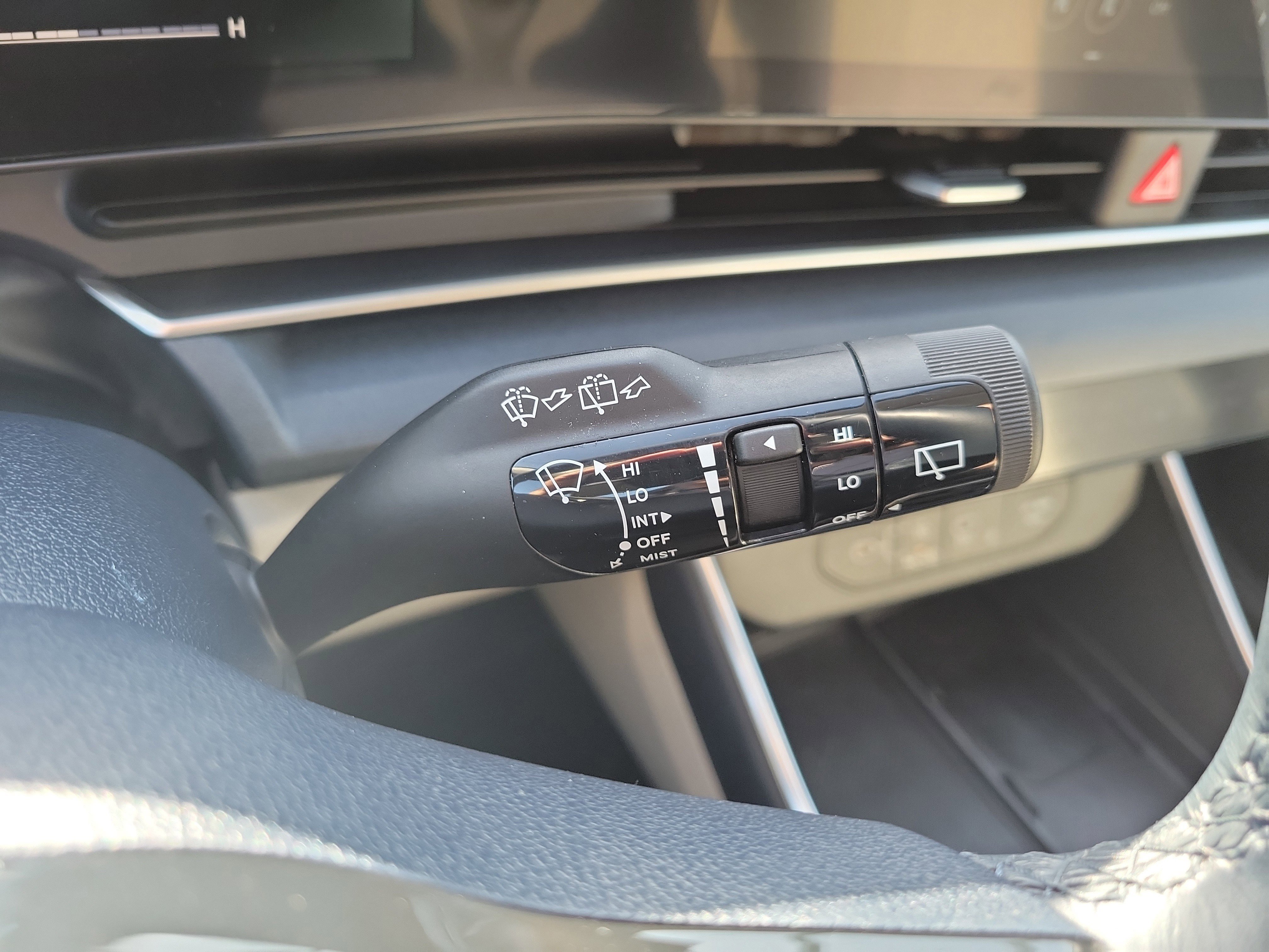 Certified 2025 Kia Carnival EX image 31