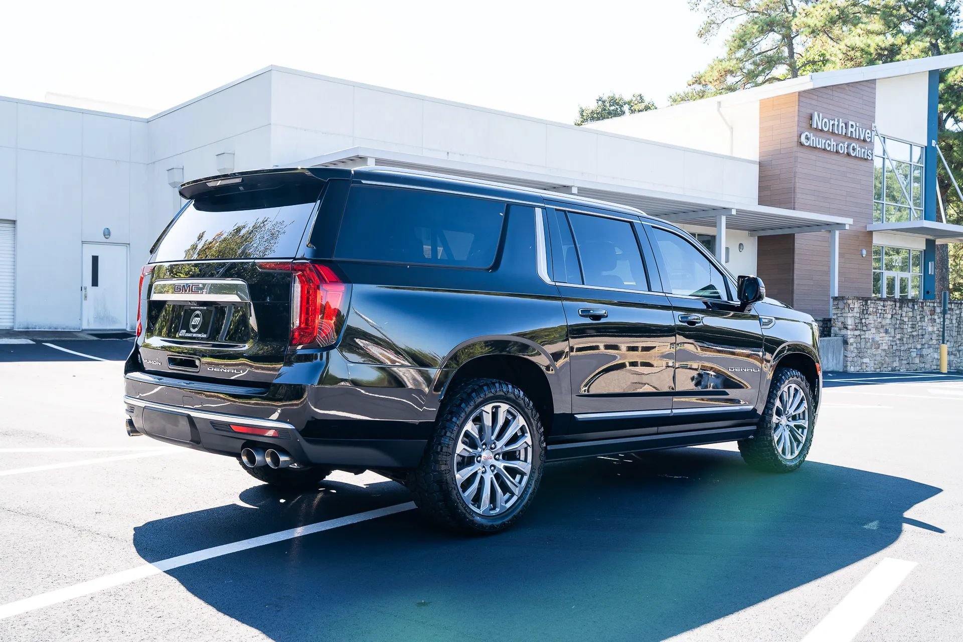 Used 2021 GMC Yukon XL Denali w/ Denali Premium Package RWD image 9