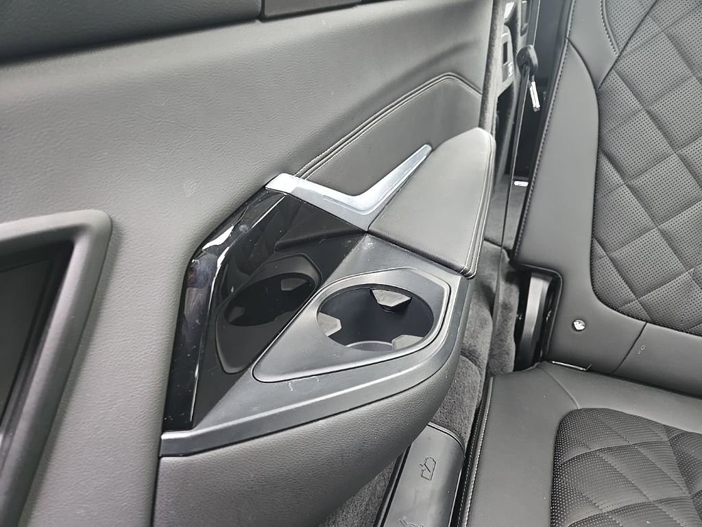 Used 2024 BMW X7 xDrive40i w/ Climate Comfort Package image 90