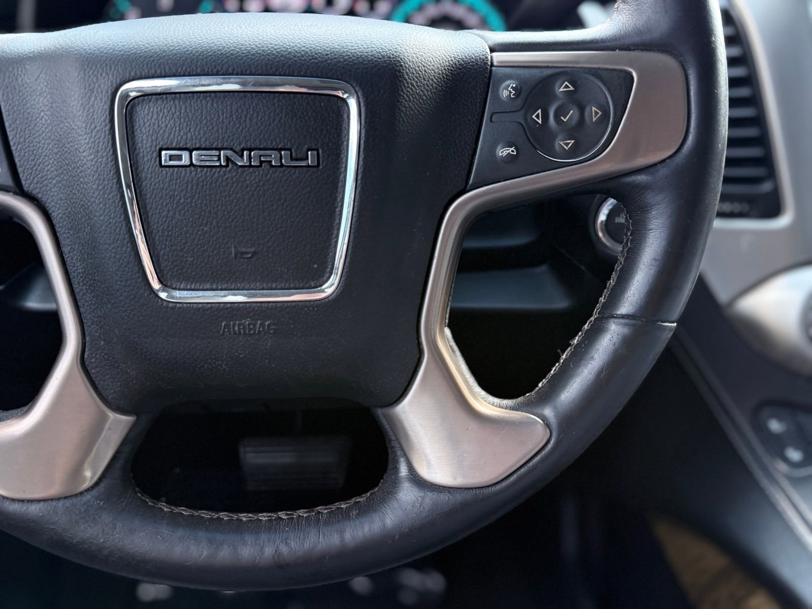 Used 2017 GMC Yukon XL Denali w/ Open Road Package image 27