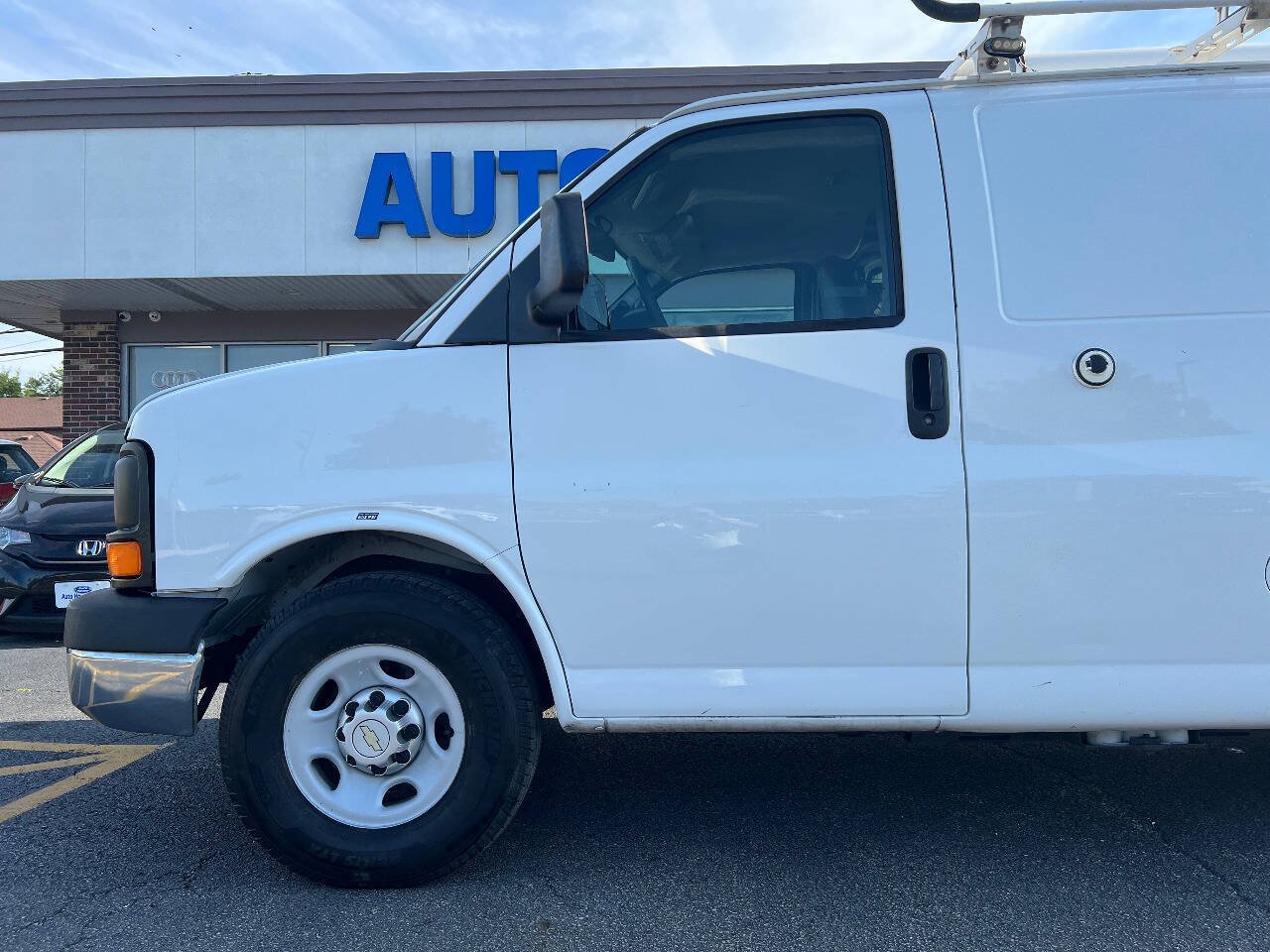 Used 2014 Chevrolet Express 2500 w/ Cold Climate Package RWD image 32