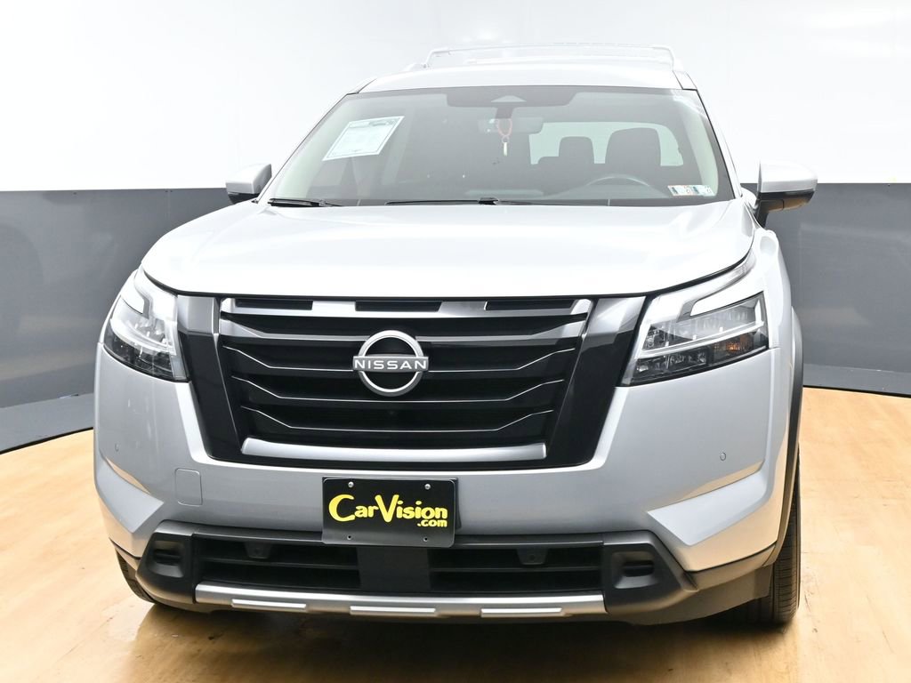 Used 2023 Nissan Pathfinder SL w/ Black Appearance Package image 5