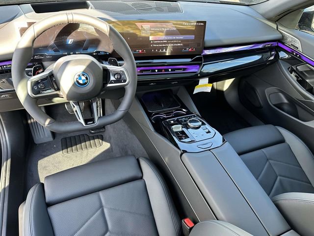 New 2026 BMW 550e xDrive image 10