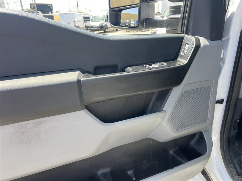 Used 2023 Ford F550 Luxury RWD image 16