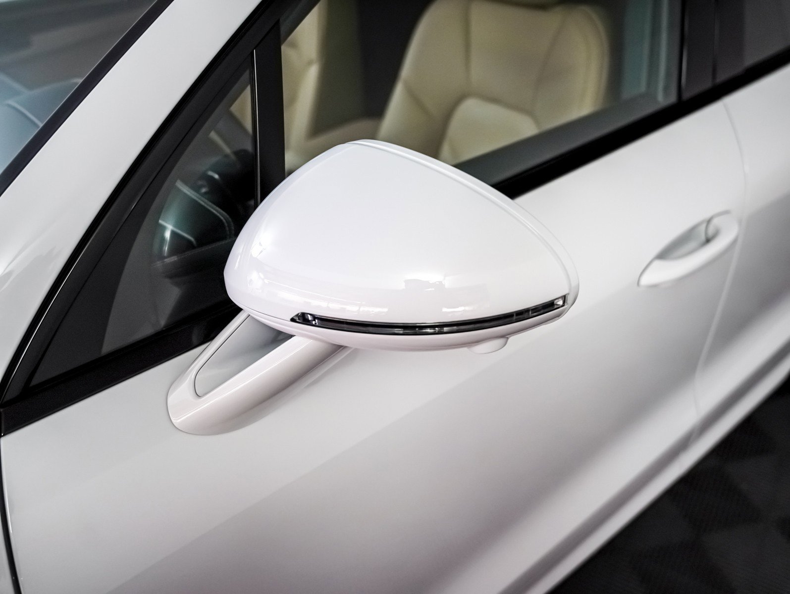 Certified 2025 Porsche Macan S image 29