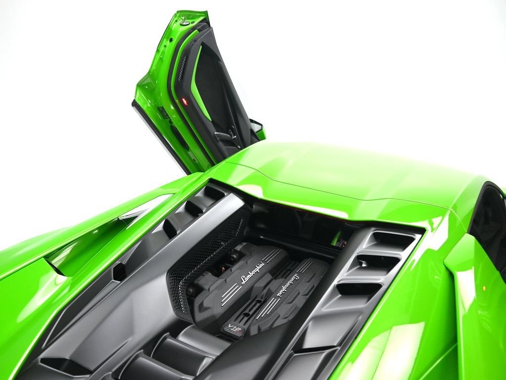 Used 2024 Lamborghini Revuelto AWD/4WD image 18