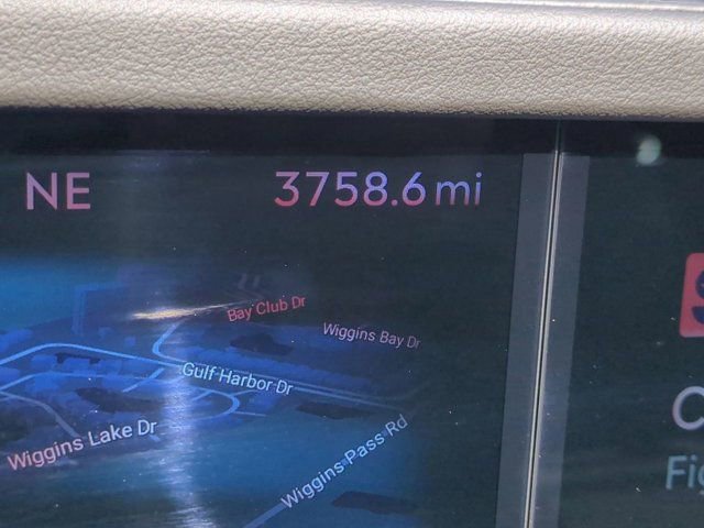 Used 2025 Lincoln Nautilus Reserve image 25