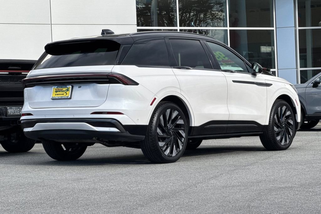 Used 2024 Lincoln Nautilus Reserve w/ Equipment Group 202A image 3