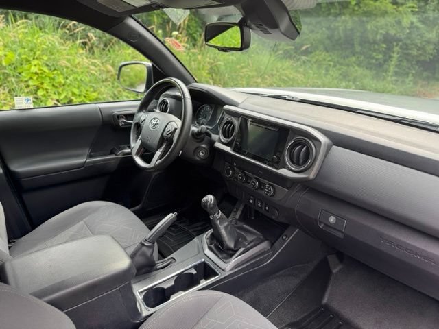 Used 2019 Toyota Tacoma TRD Off-Road AWD/4WD image 19