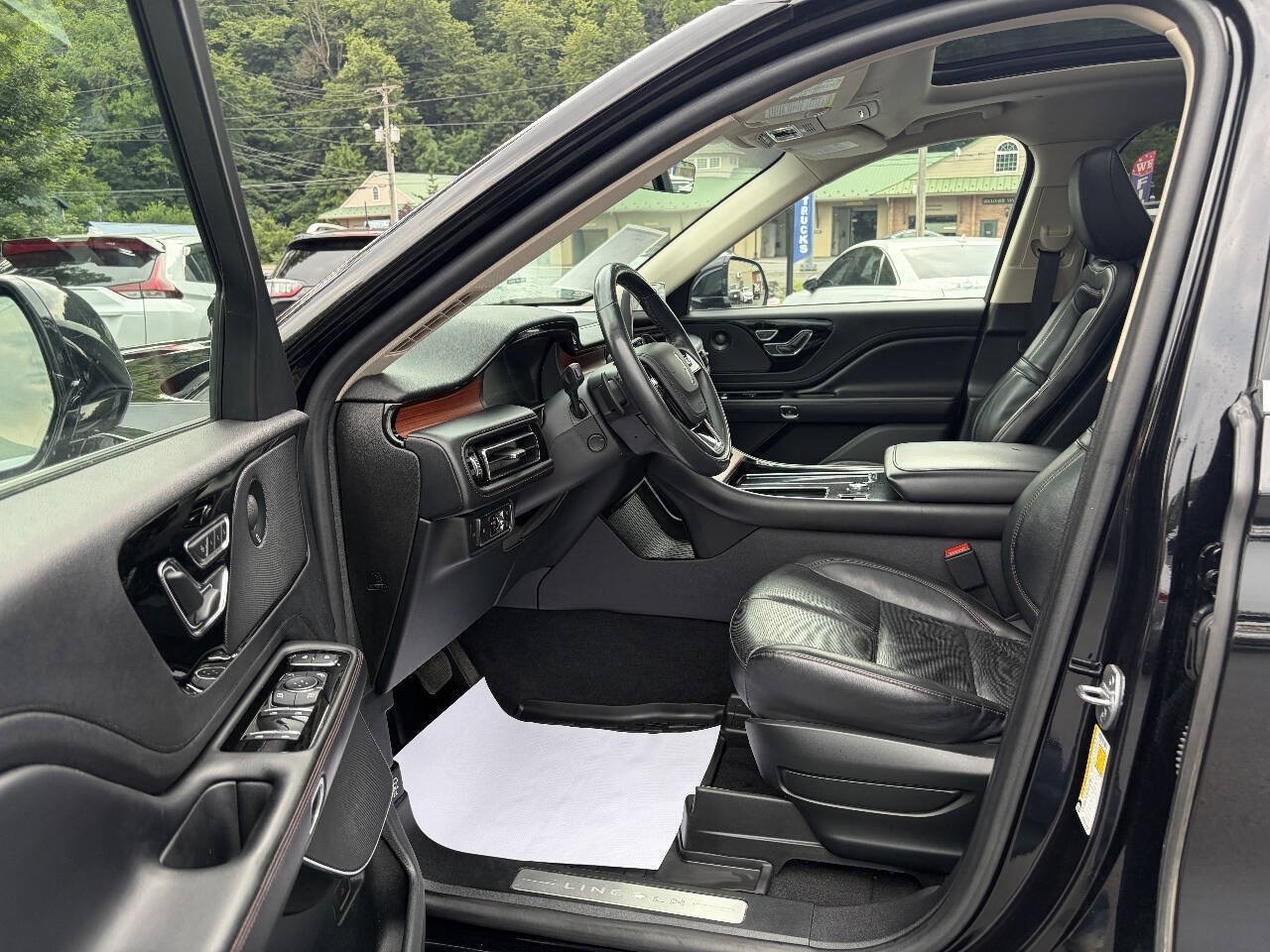 Used 2021 Lincoln Aviator Reserve w/ Elements Package Plus AWD/4WD image 12