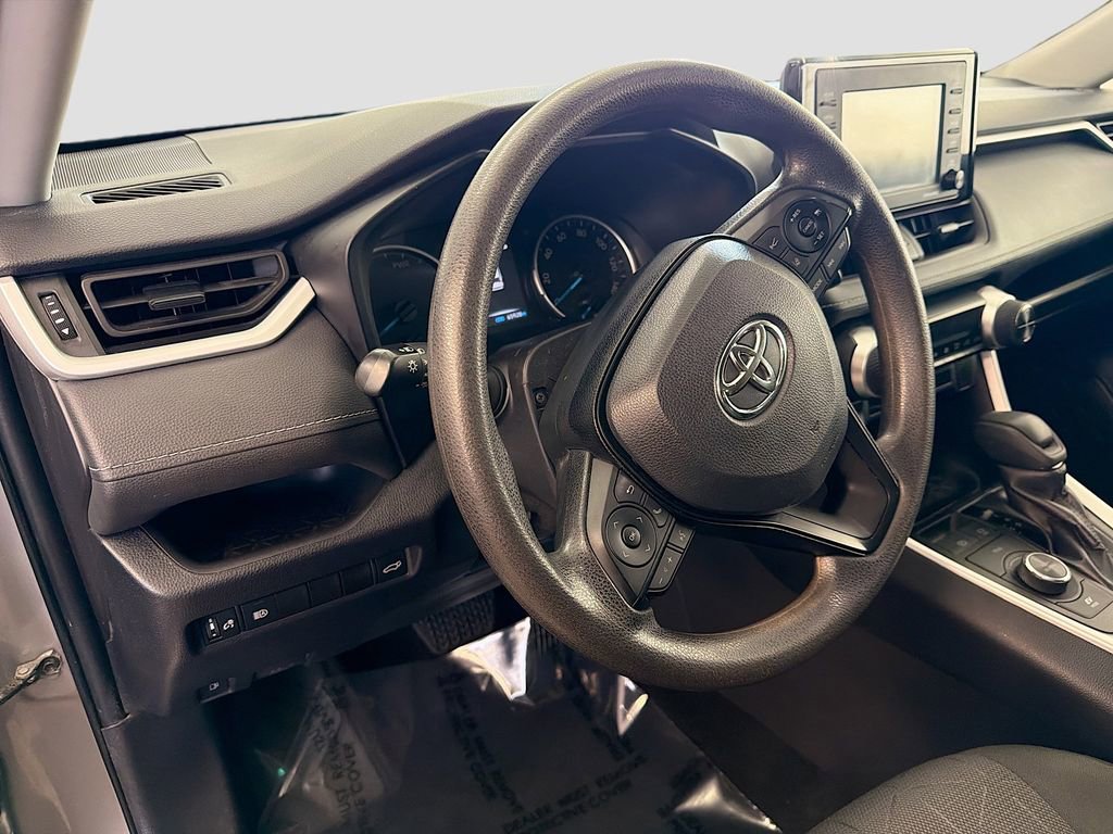 Used 2022 Toyota RAV4 XLE w/ Convenience Package image 9