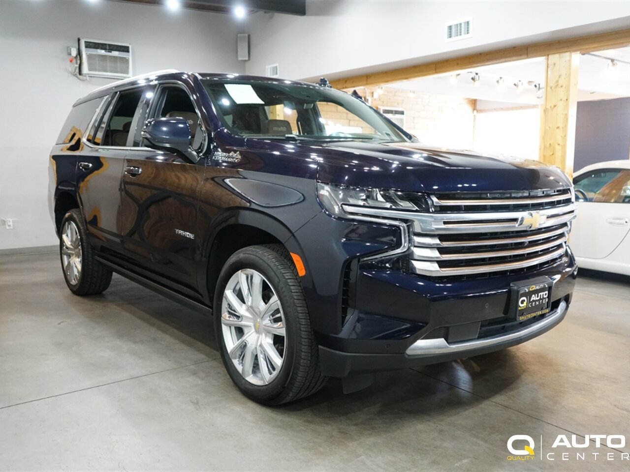Used 2023 Chevrolet Tahoe High Country AWD/4WD image 3