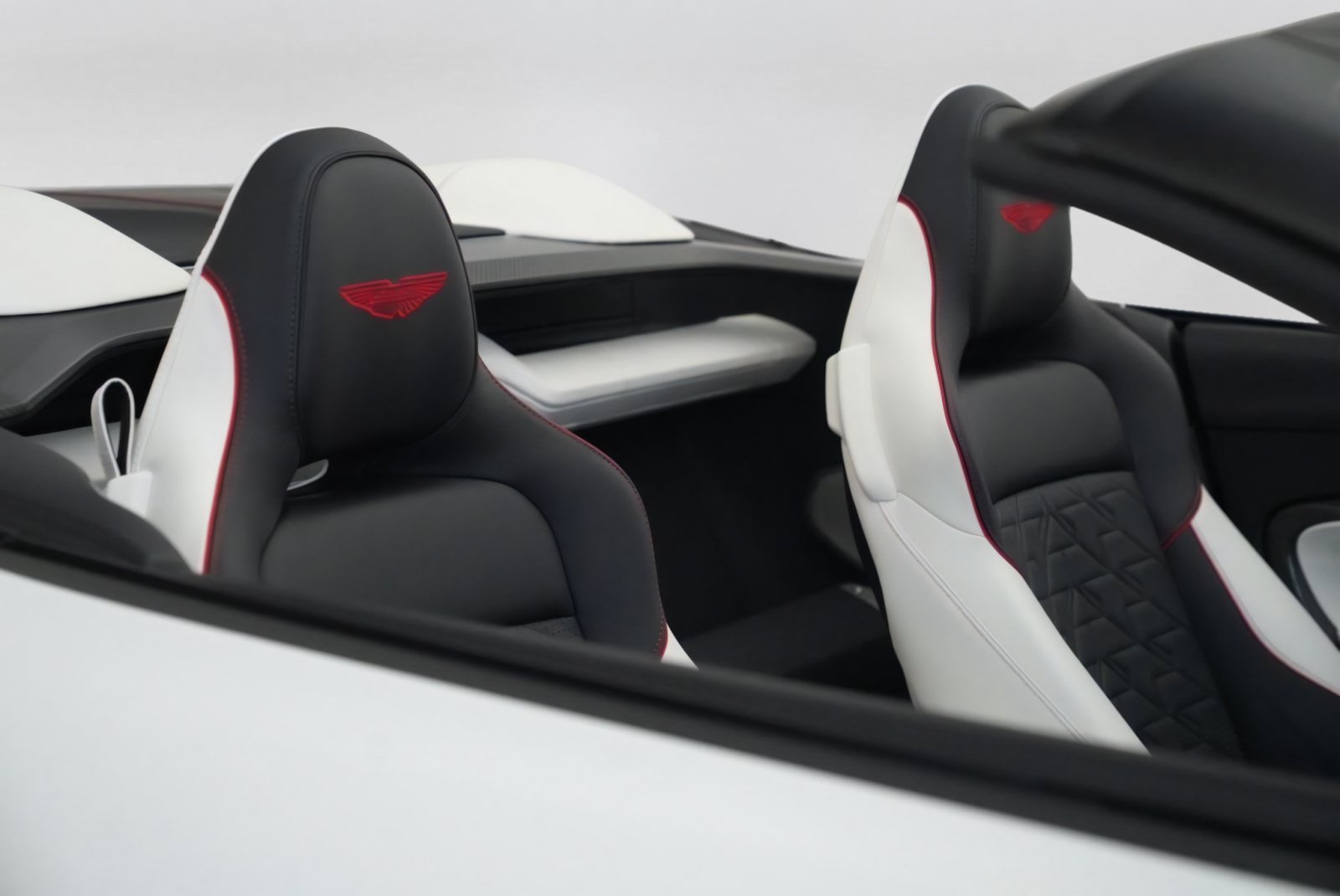 New 2026 Aston Martin Vanquish Convertible RWD image 31