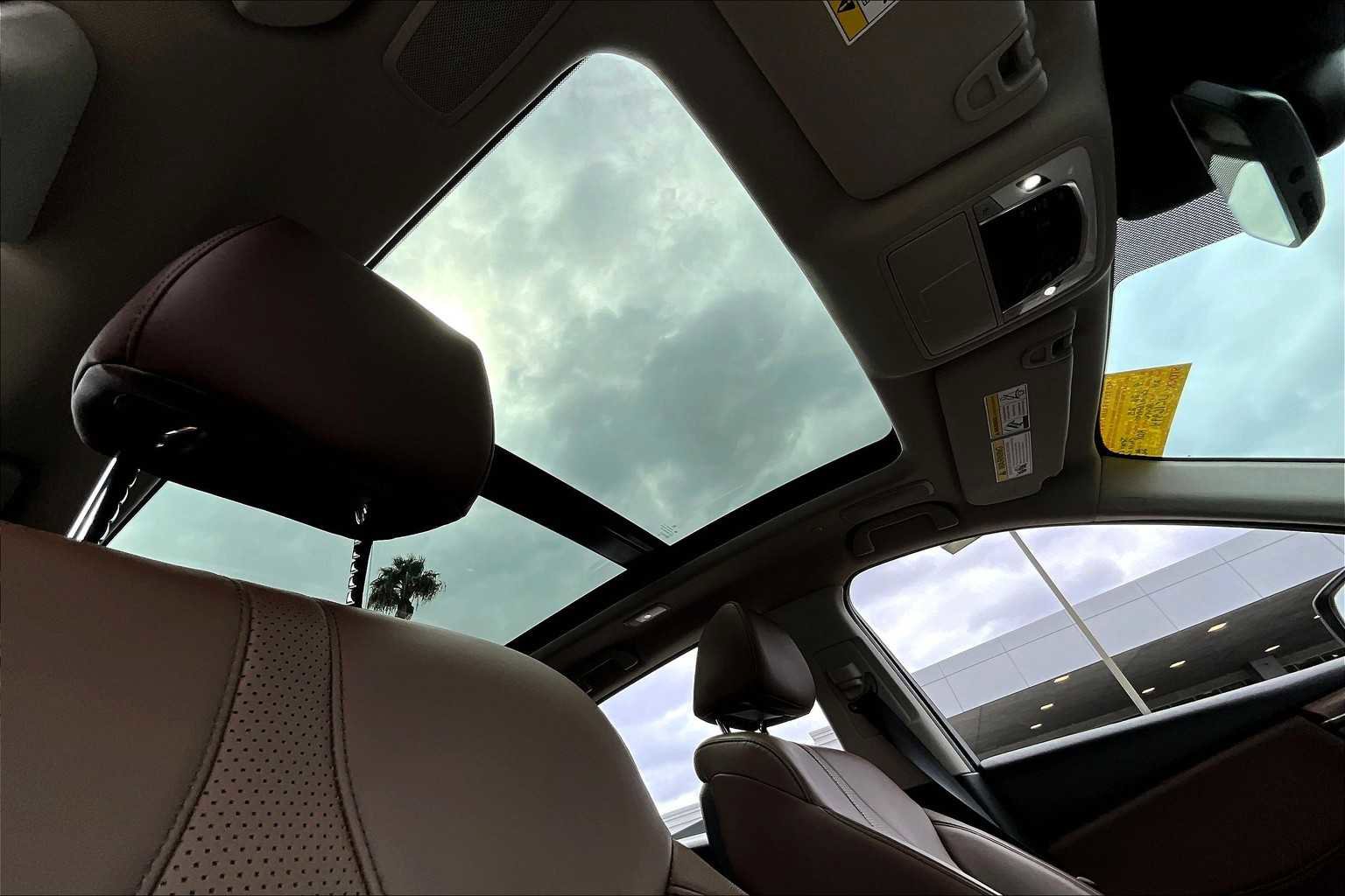 Used 2024 Acura RDX SH-AWD w/ Technology Package image 12