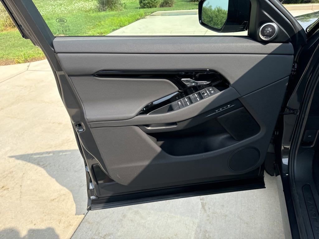 Used 2025 Land Rover Range Rover Evoque S image 13