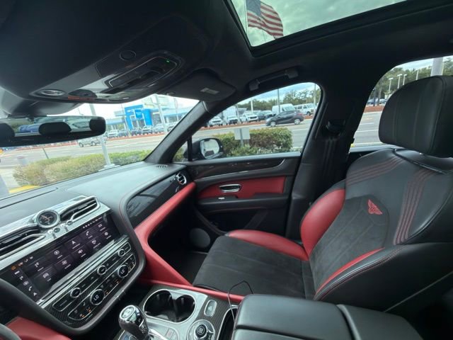 Used 2022 Bentley Bentayga AWD/4WD image 14