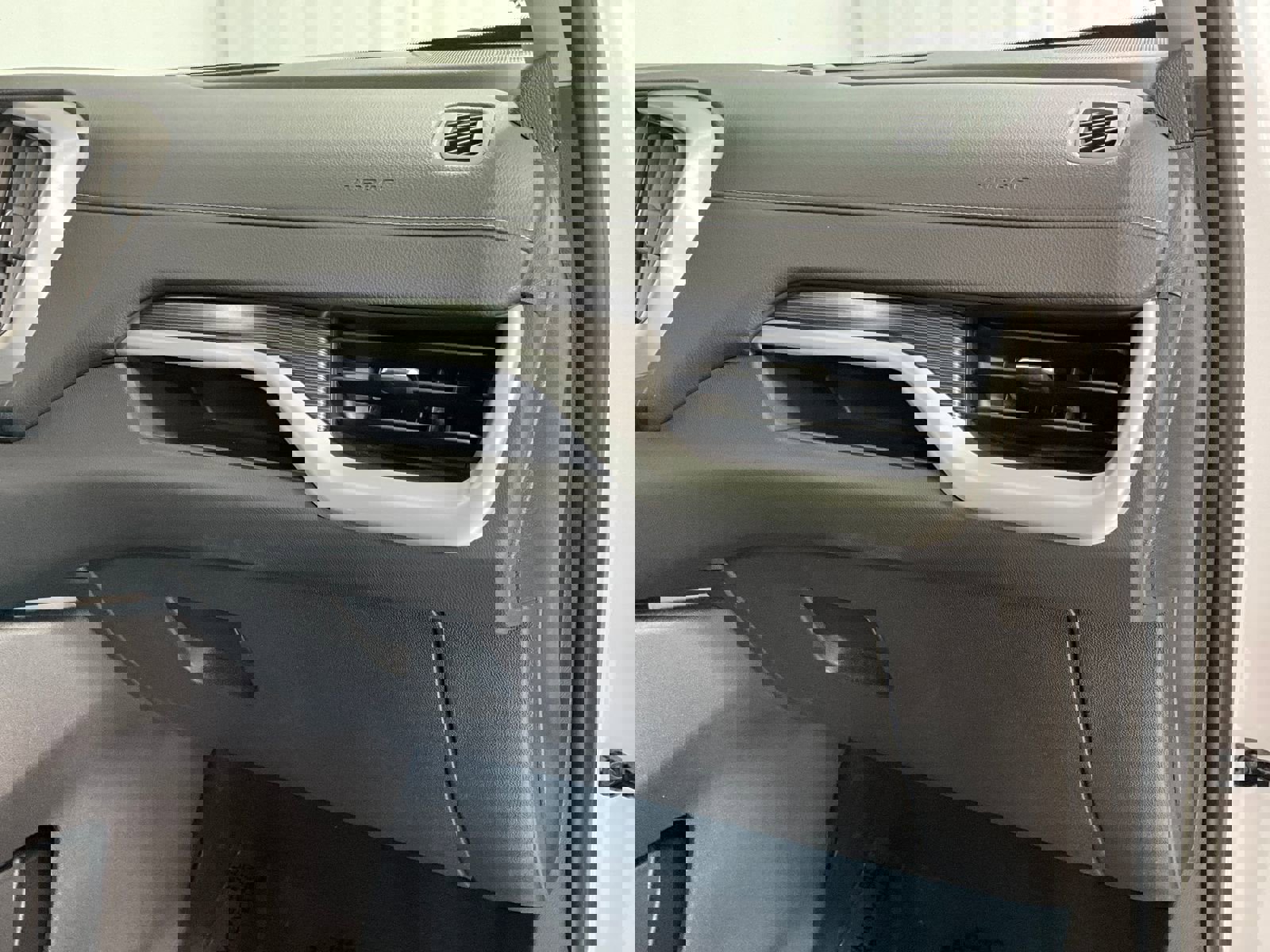 Used 2024 GMC Terrain SLT image 14