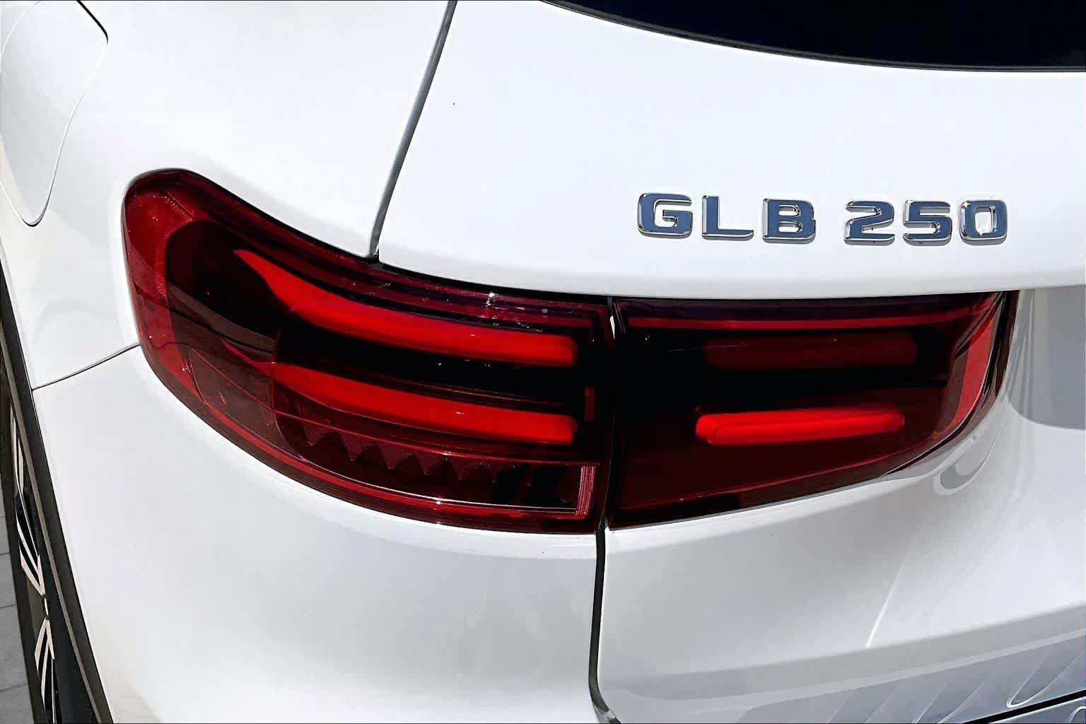 Used 2025 Mercedes-Benz GLB 250 image 29