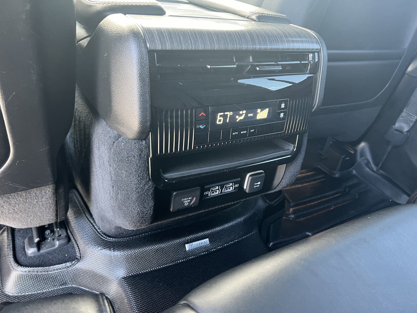 Used 2024 Jeep Wagoneer L Series II w/ Flexible Seating Group AWD/4WD image 12