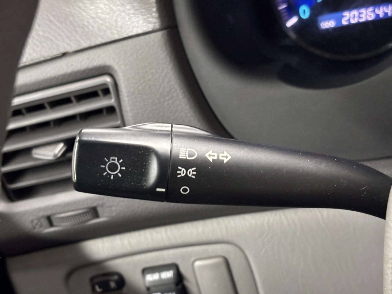 Used 2010 Toyota Sienna LE FWD image 28