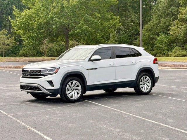 Used 2020 Volkswagen Atlas Cross Sport SE w/ Panoramic Sunroof Package FWD image 2