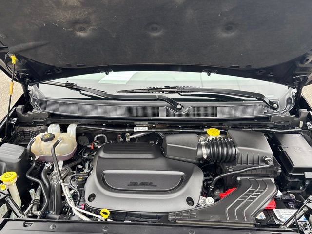 Used 2024 Chrysler Pacifica Touring-L FWD image 38