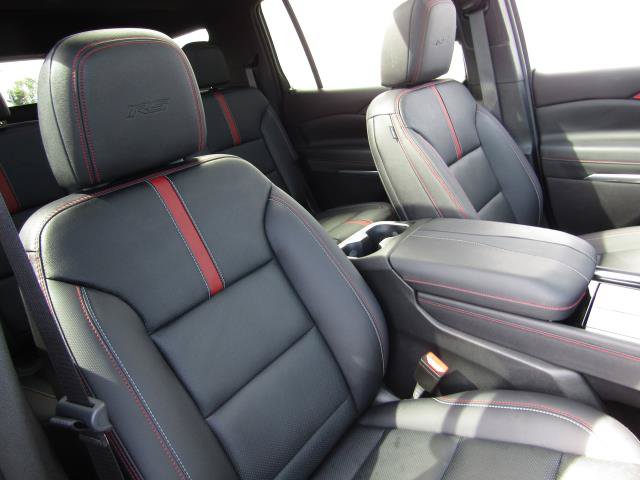 Used 2024 Chevrolet Traverse RS FWD image 13