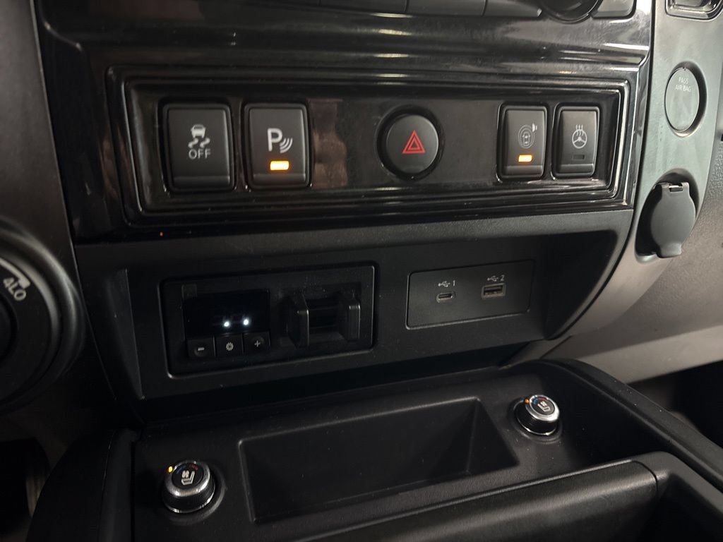Used 2020 Nissan Titan PRO-4X w/ Pro-4x Convenience Package AWD/4WD image 22