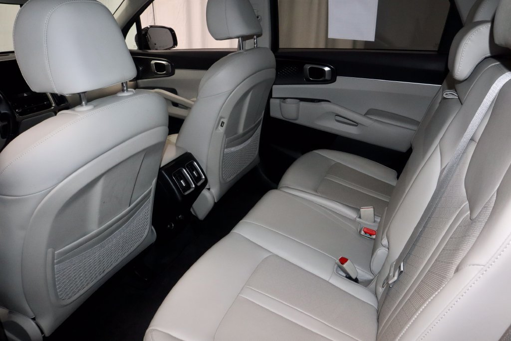 Used 2022 Kia Sorento S FWD image 22