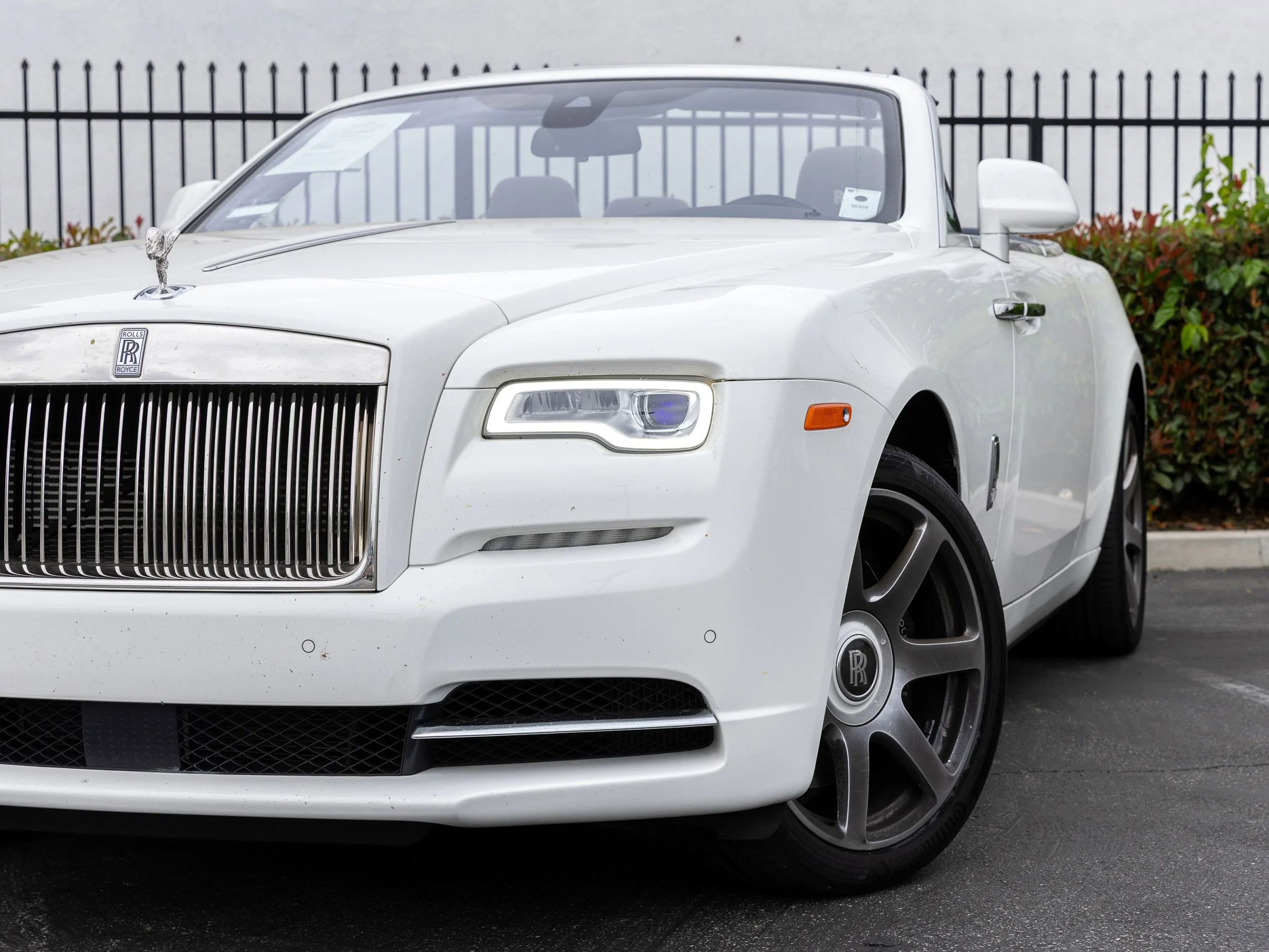 Used 2020 Rolls-Royce Dawn image 19