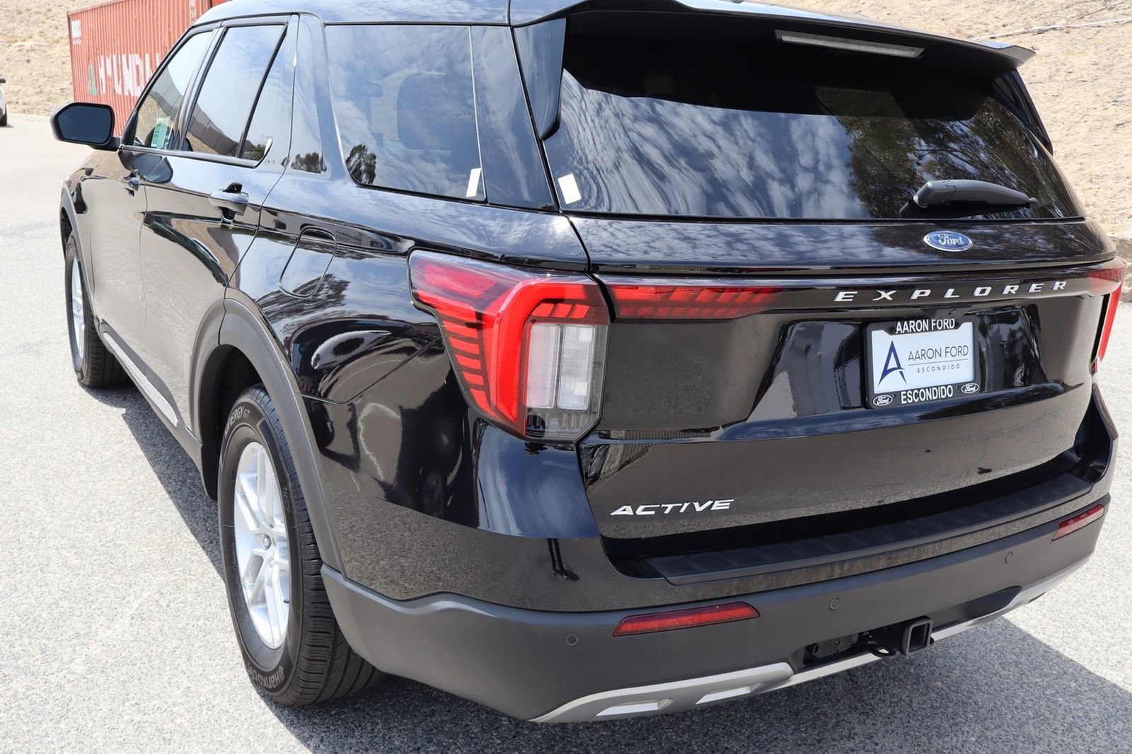 Used 2025 Ford Explorer Active w/ Active Comfort Package RWD image 16