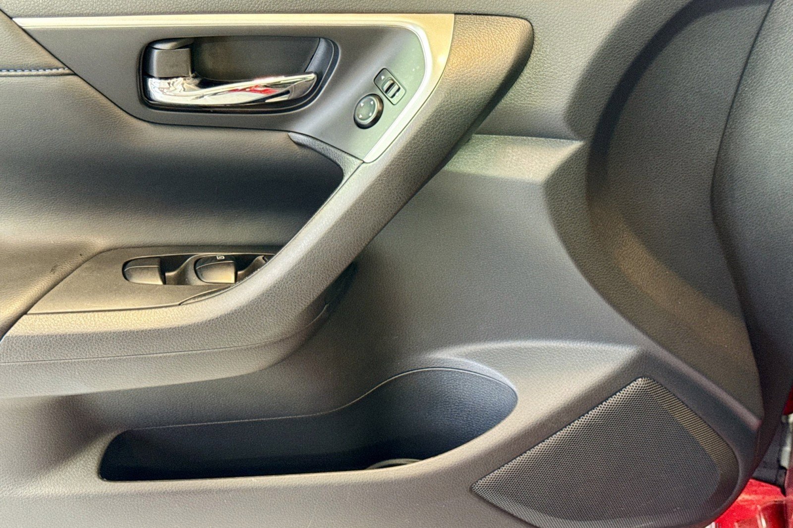 Used 2017 Nissan Altima 2.5 SR FWD image 16