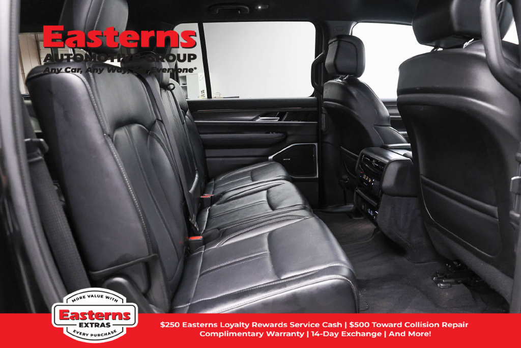 Used 2024 Jeep Wagoneer L Series II RWD image 28