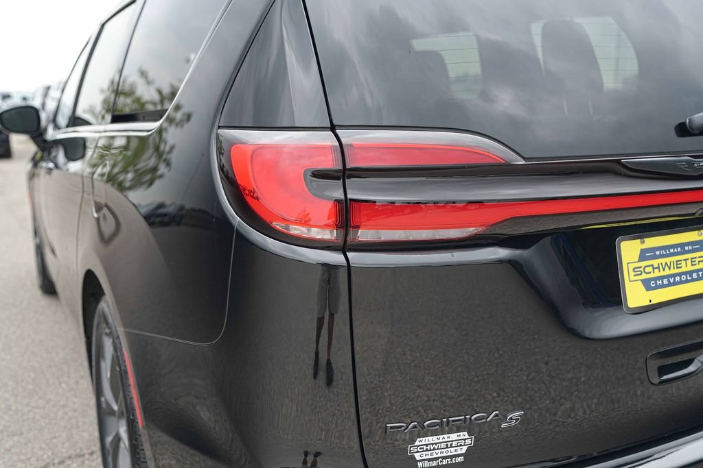 Used 2025 Chrysler Pacifica Limited FWD image 9