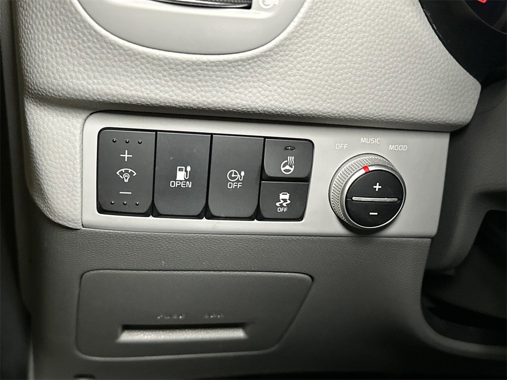 Used 2018 Kia Soul EV + w/ Sun & Fun Package image 22