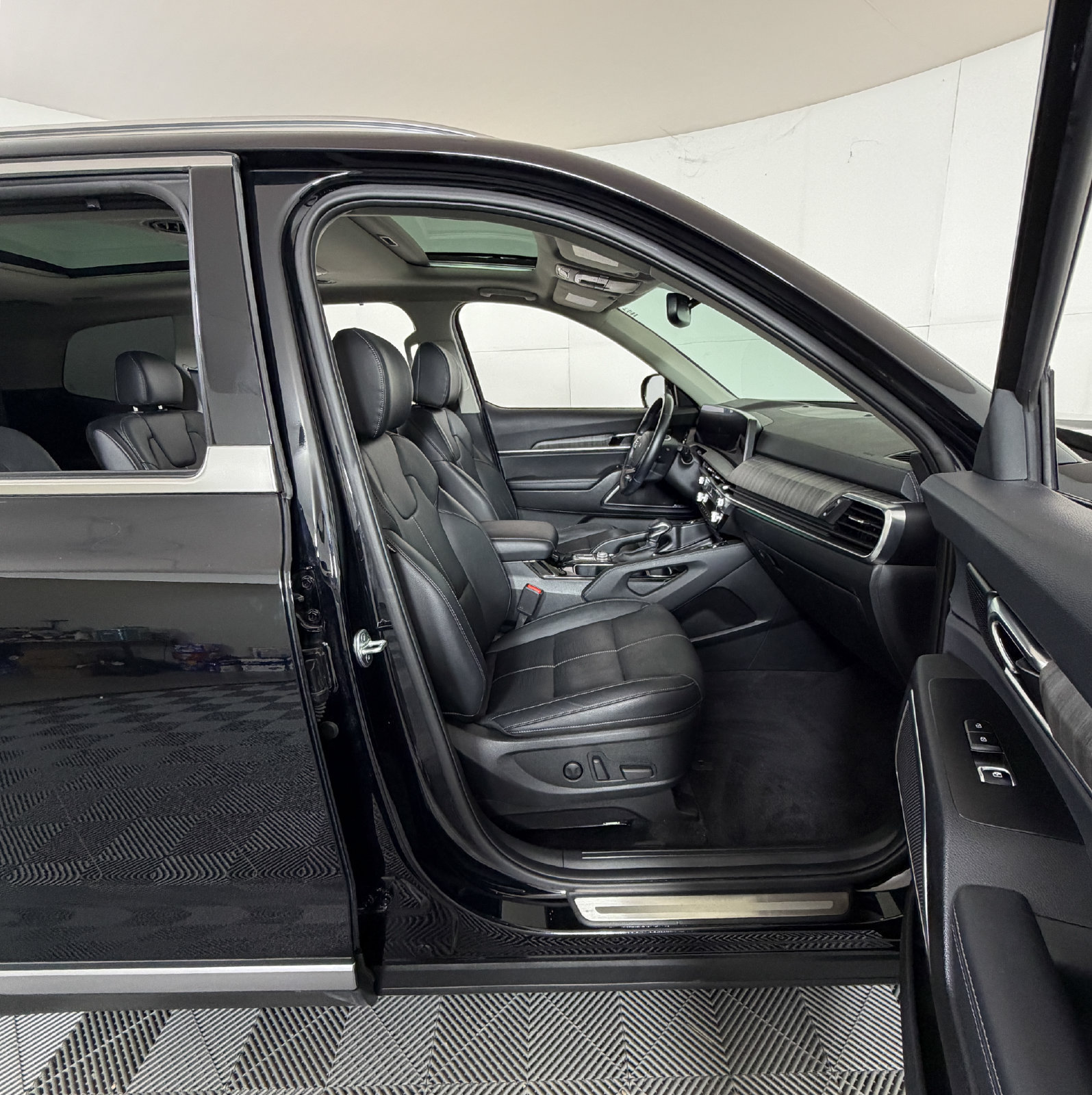 Used 2023 Kia Telluride SX FWD image 5